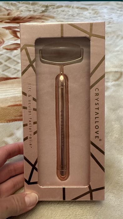 Кварцевый массажер для лица Crystallove Vibrating Rose Quartz Oller