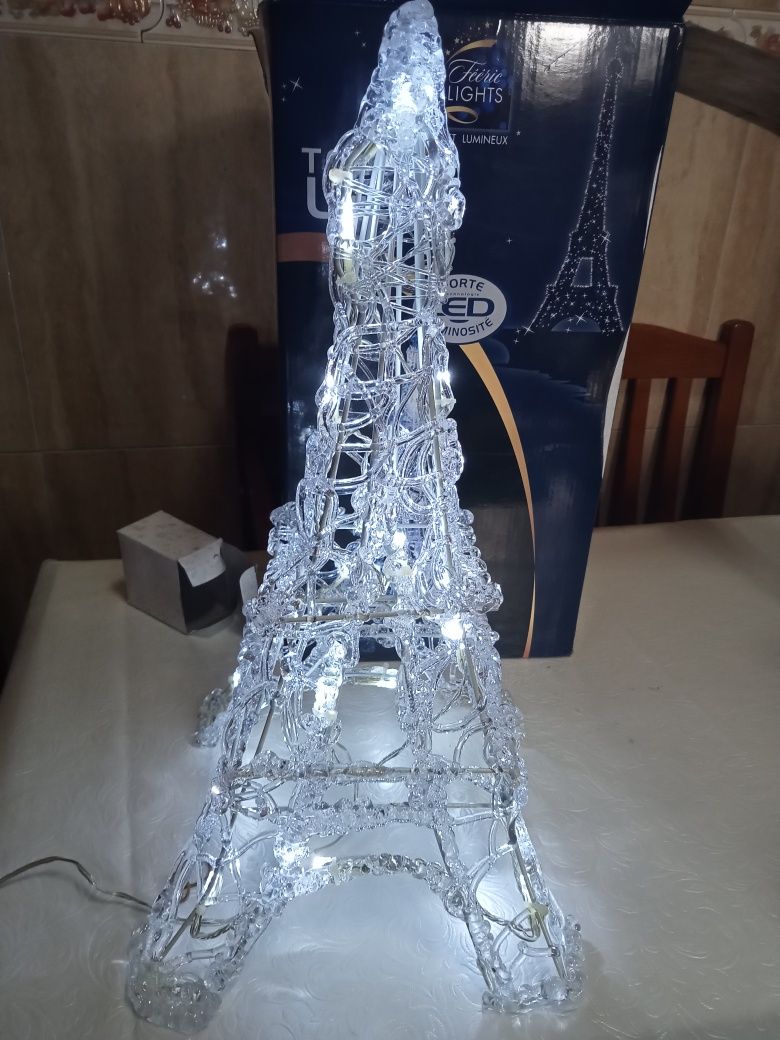 Torre Eiffel  com luzes led