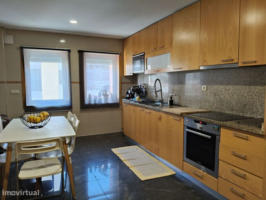 Espaçoso apartamento T4 em Santa Maria Maior, Viana do Castelo.