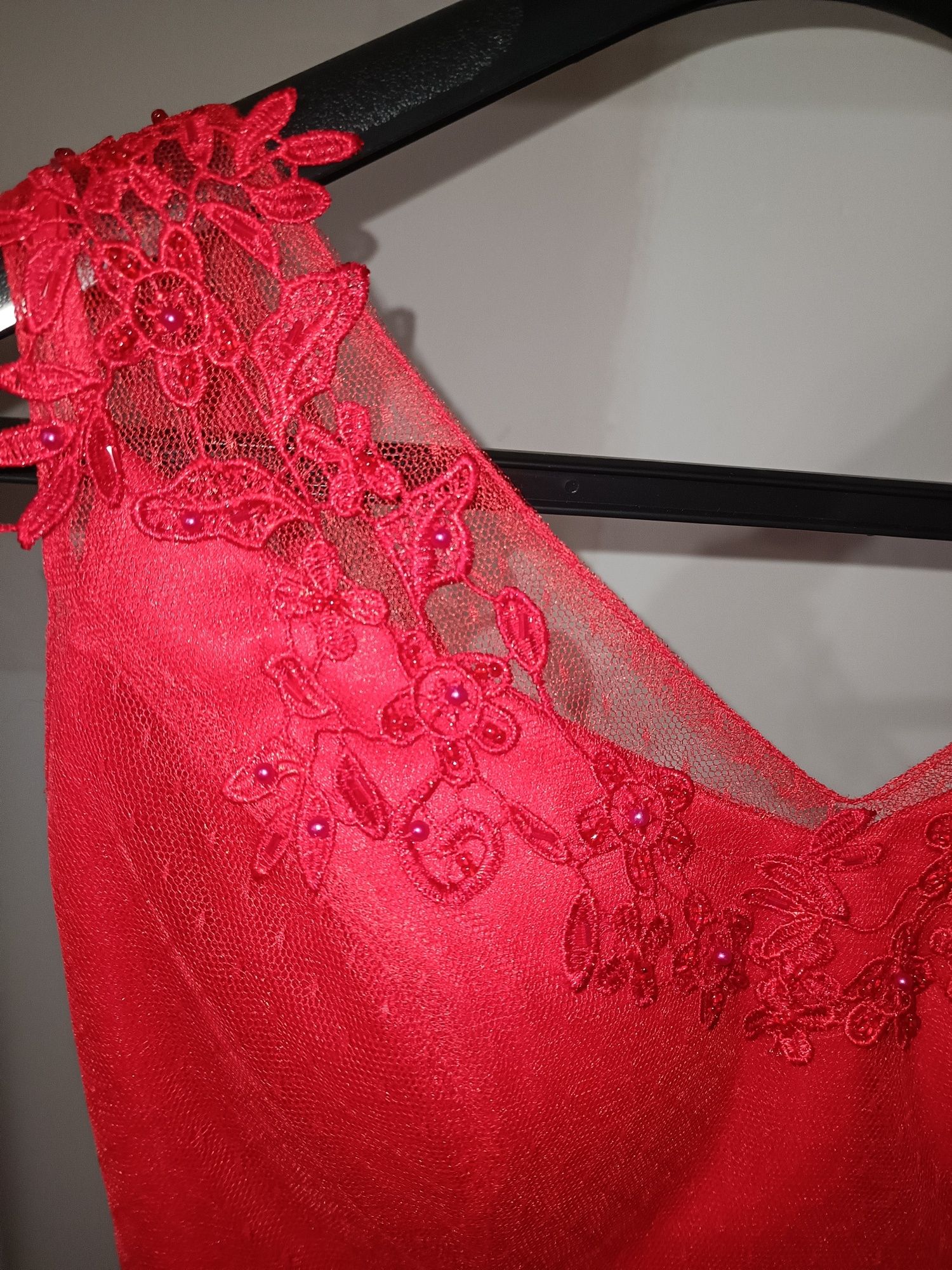 Tiulowa krótka sukienka balowa czerwona