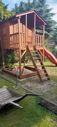 Domek drewniany dla dzieci ze zjeżdżalnią i piaskownicą