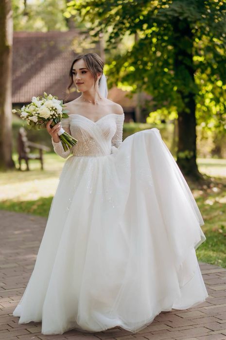 Продам весільну сукню