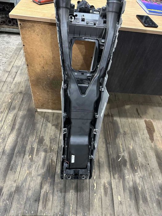 Подлокотник тоннель vw passat b6 3C0863319J