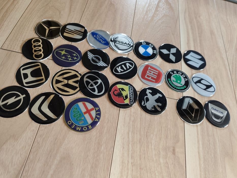 Naklejki z logo aut samochodów 24szt.