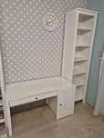 Biały regał drewnyany Ikea hemnes