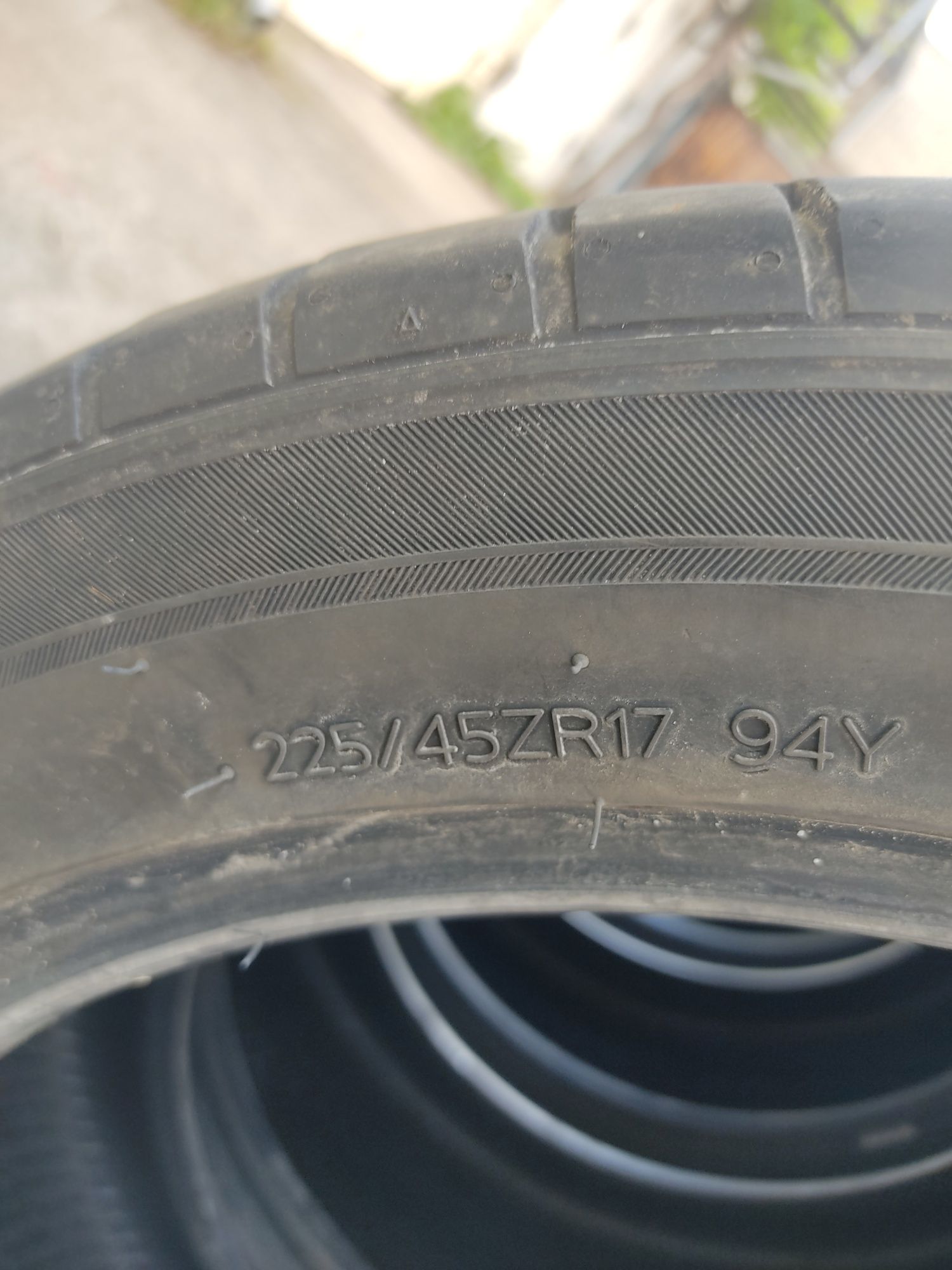 Продам шины 225/45R17