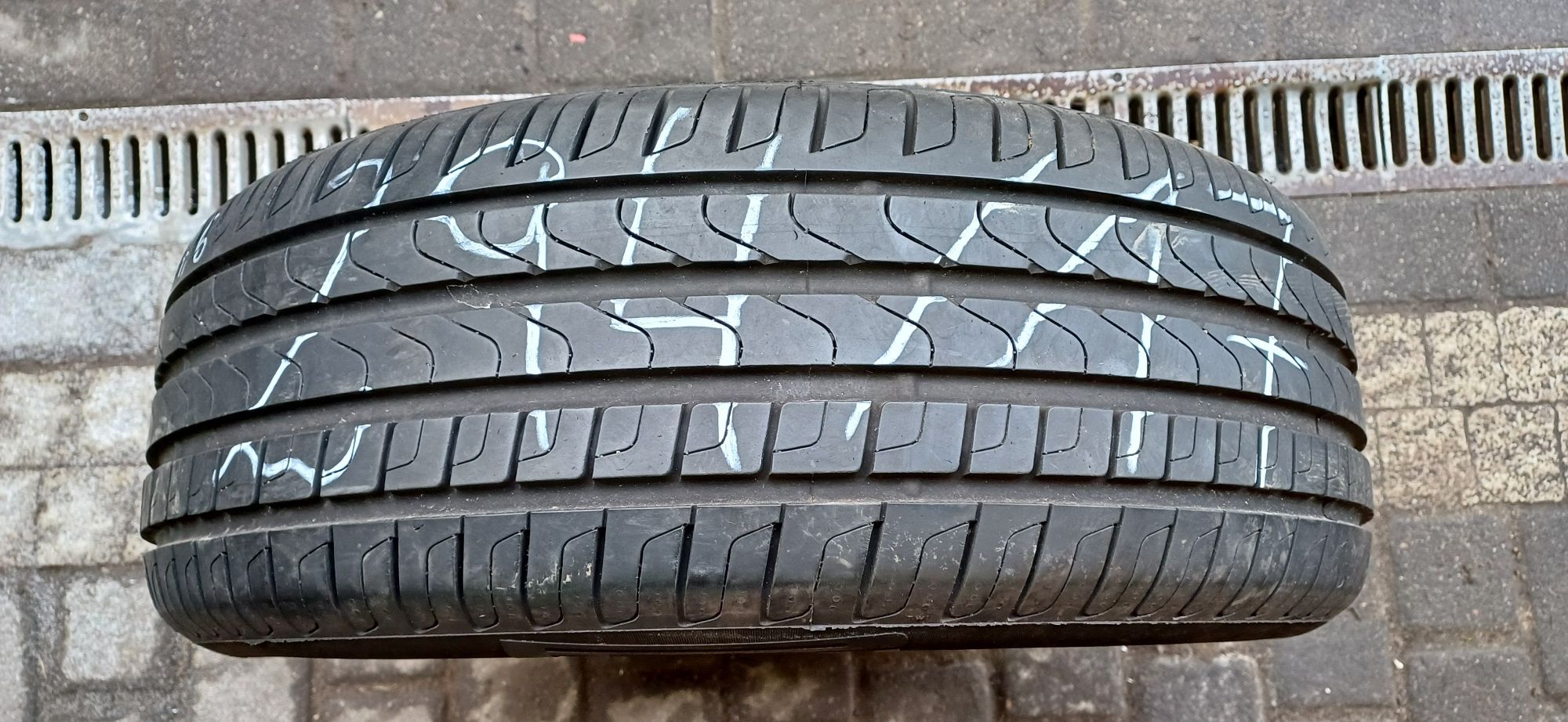 PIRELLI 225/55R17 97Y , pojedyńcza opona letnia.