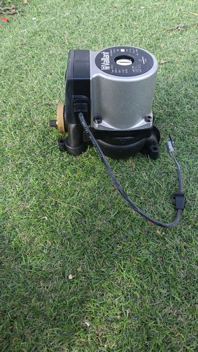 Vários artigos e bombas para caldeiras