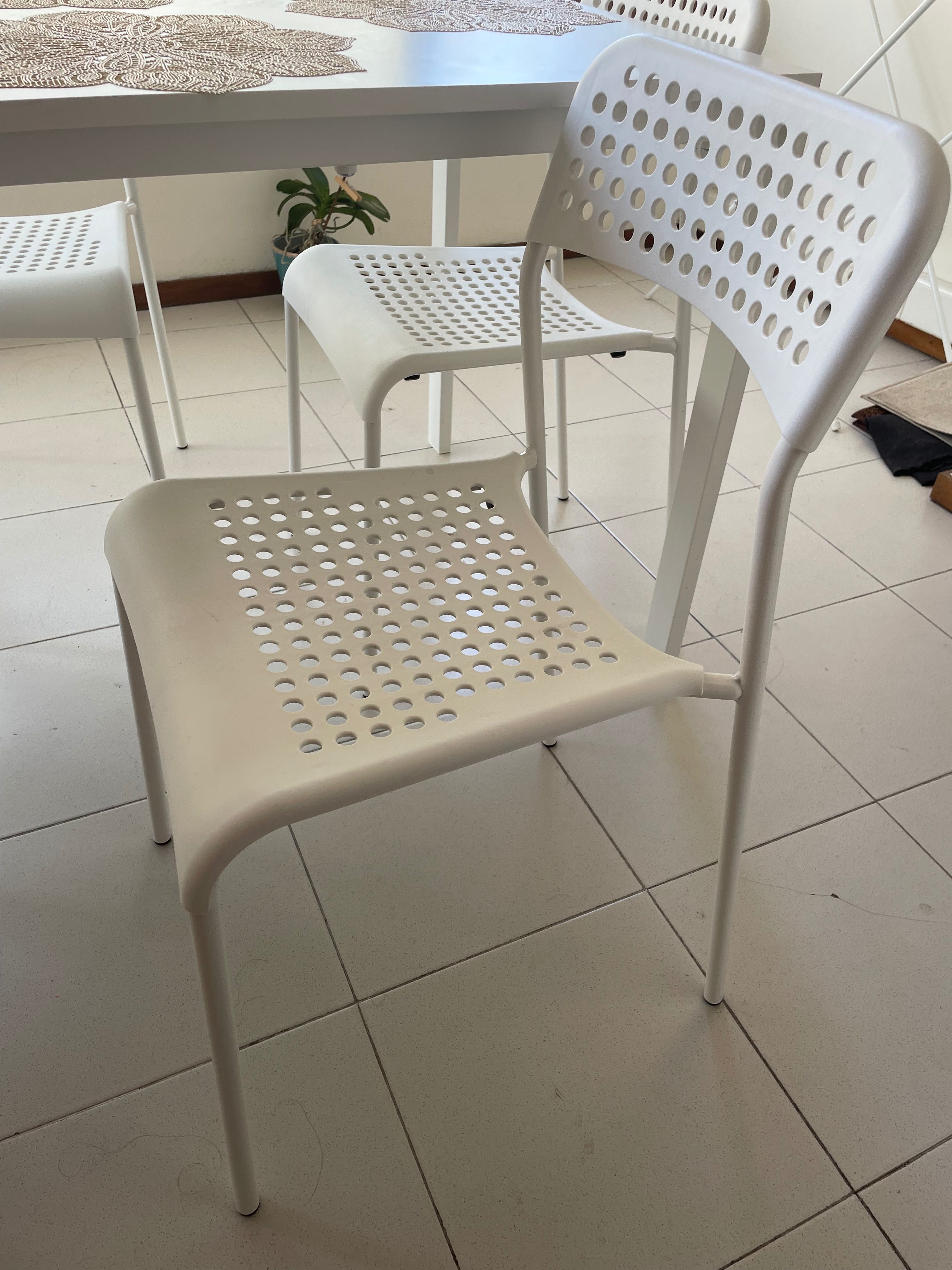 MESA com 4 cadeiras