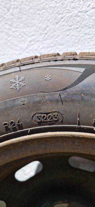 Komplet 4 opony zimowe z felgami 165/70 R14