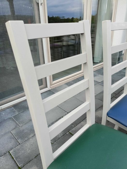 Stół drewniany, rozkładany z 8 krzesłami