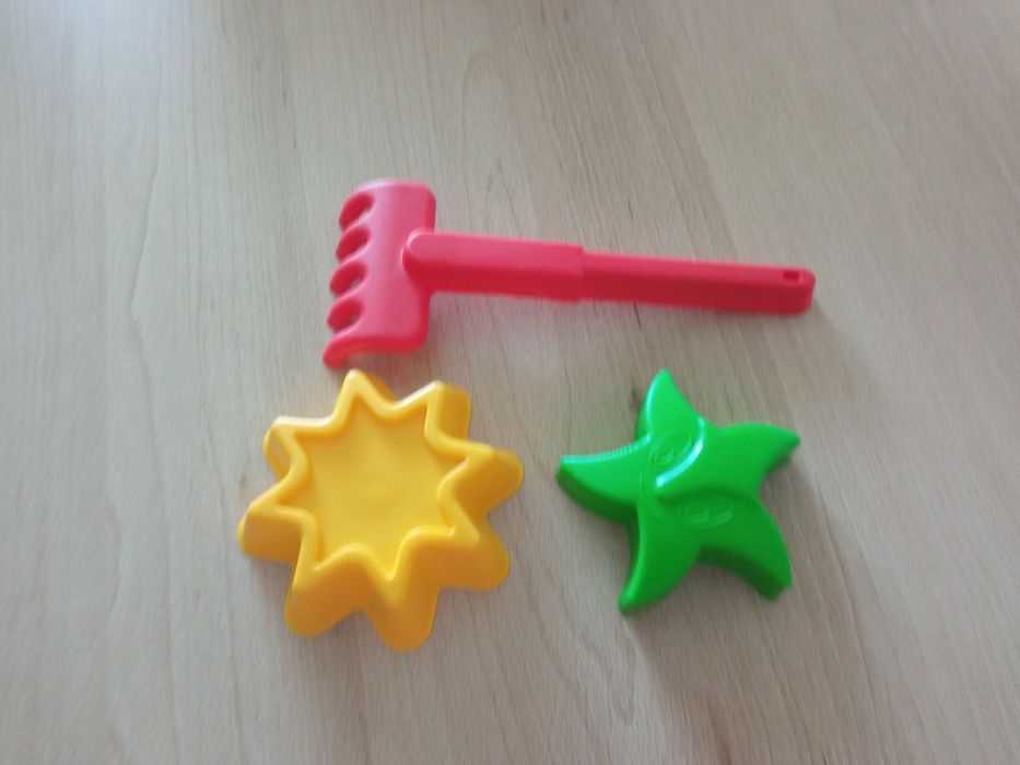 Wiaderko plus grabki, foremki.