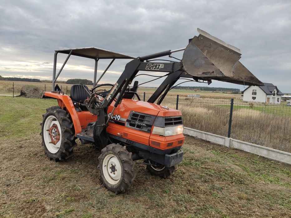 Traktorek ogrodniczy Kubota GL-19 GRANDEL z turem tur z daszkiem 4x4