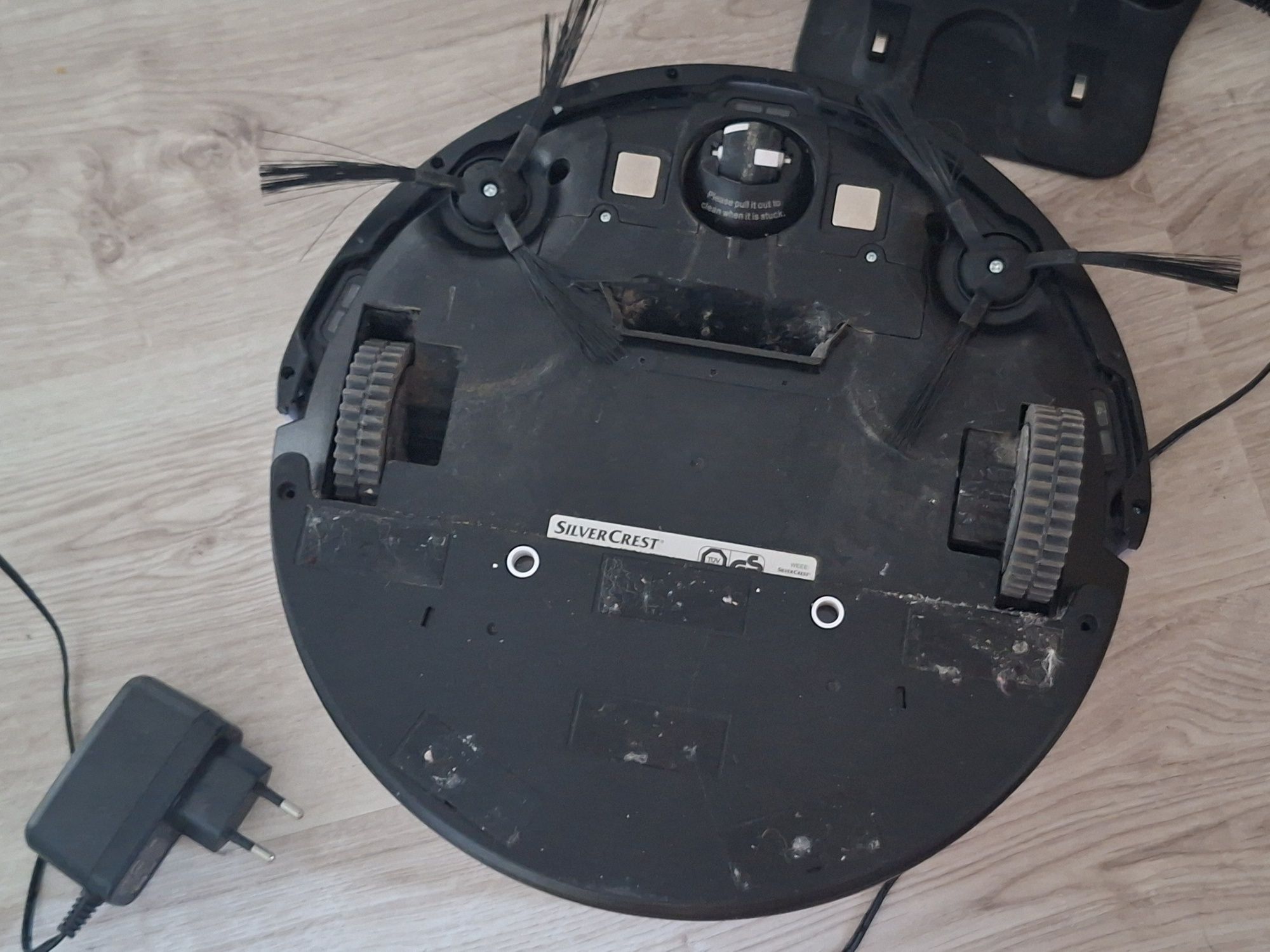 Robot sprzatajacy z funkcją mopowania SSWR A1
