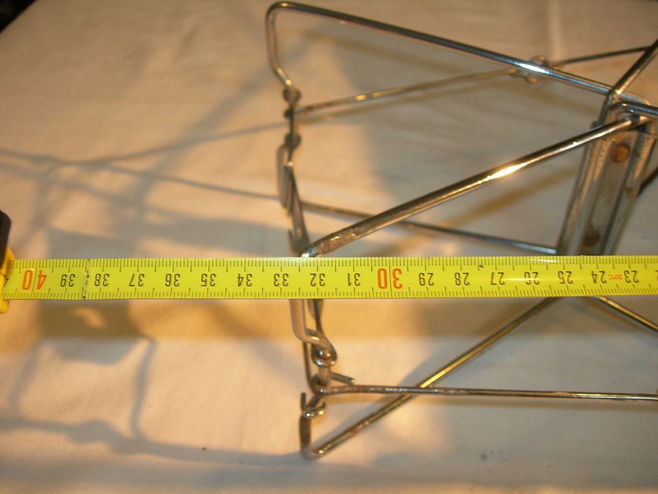 Pequeno banco desmontável.