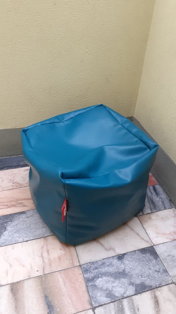 Puff impermeável pequeno azul