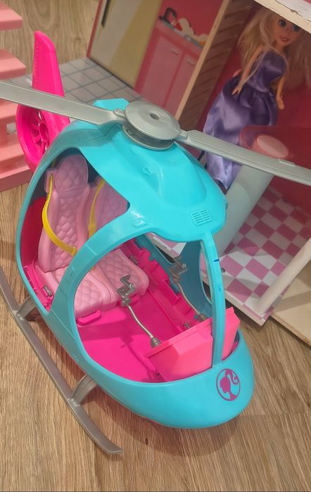Domek dla lalek +lalki + helikopter Barbie