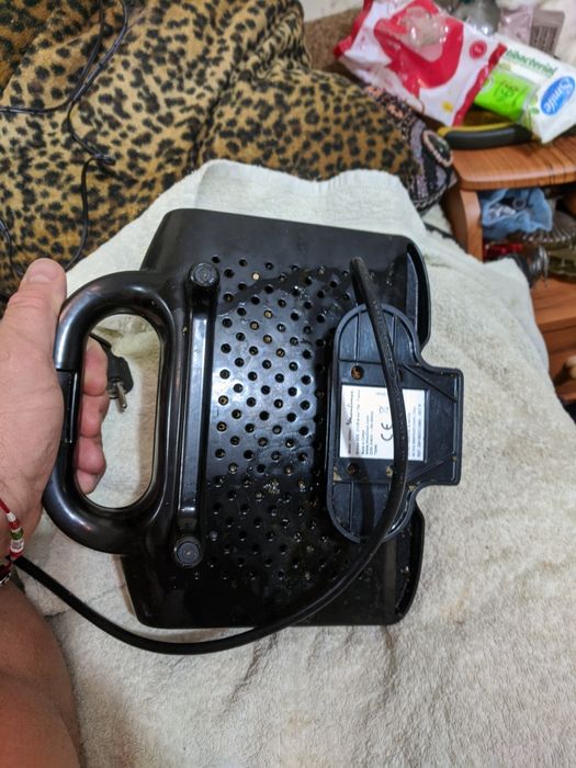 Бутербродница мощью 700wв отличном рабочем состоянии