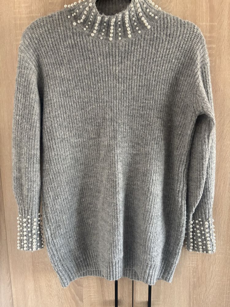 Szary mięciutki sweter golf z perełkami oversize