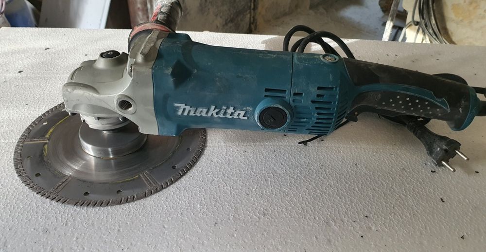 Szlifierka kątowa Makita 230mm GA9050R