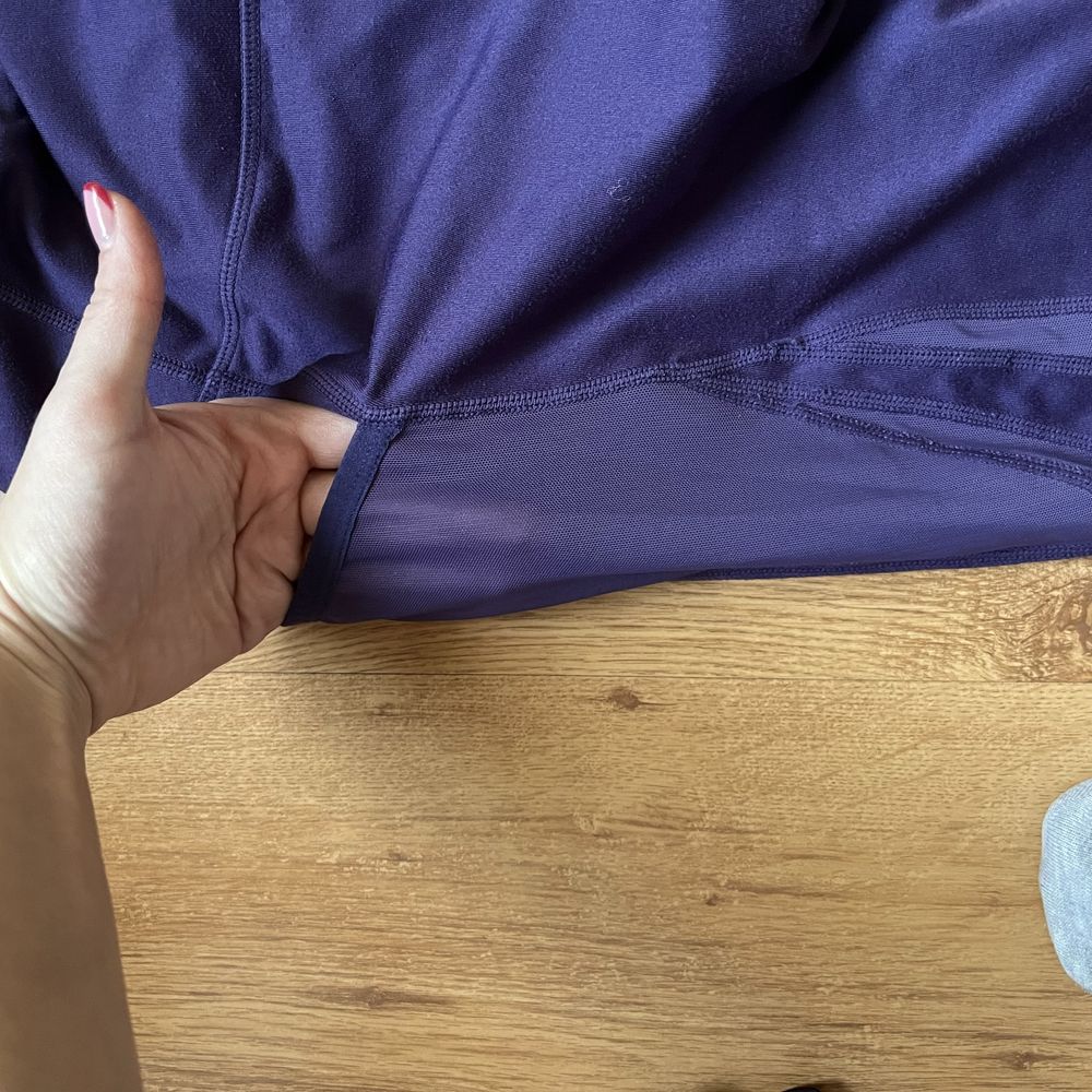 fioletowe legginsy spodnie na siłownię DRY z siateczką GymShark
