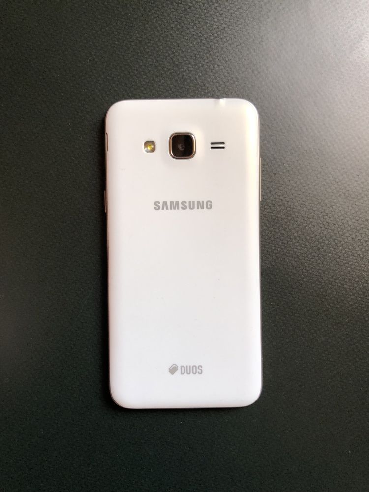 Телефон Samsung j3 (2016) sm-j320f