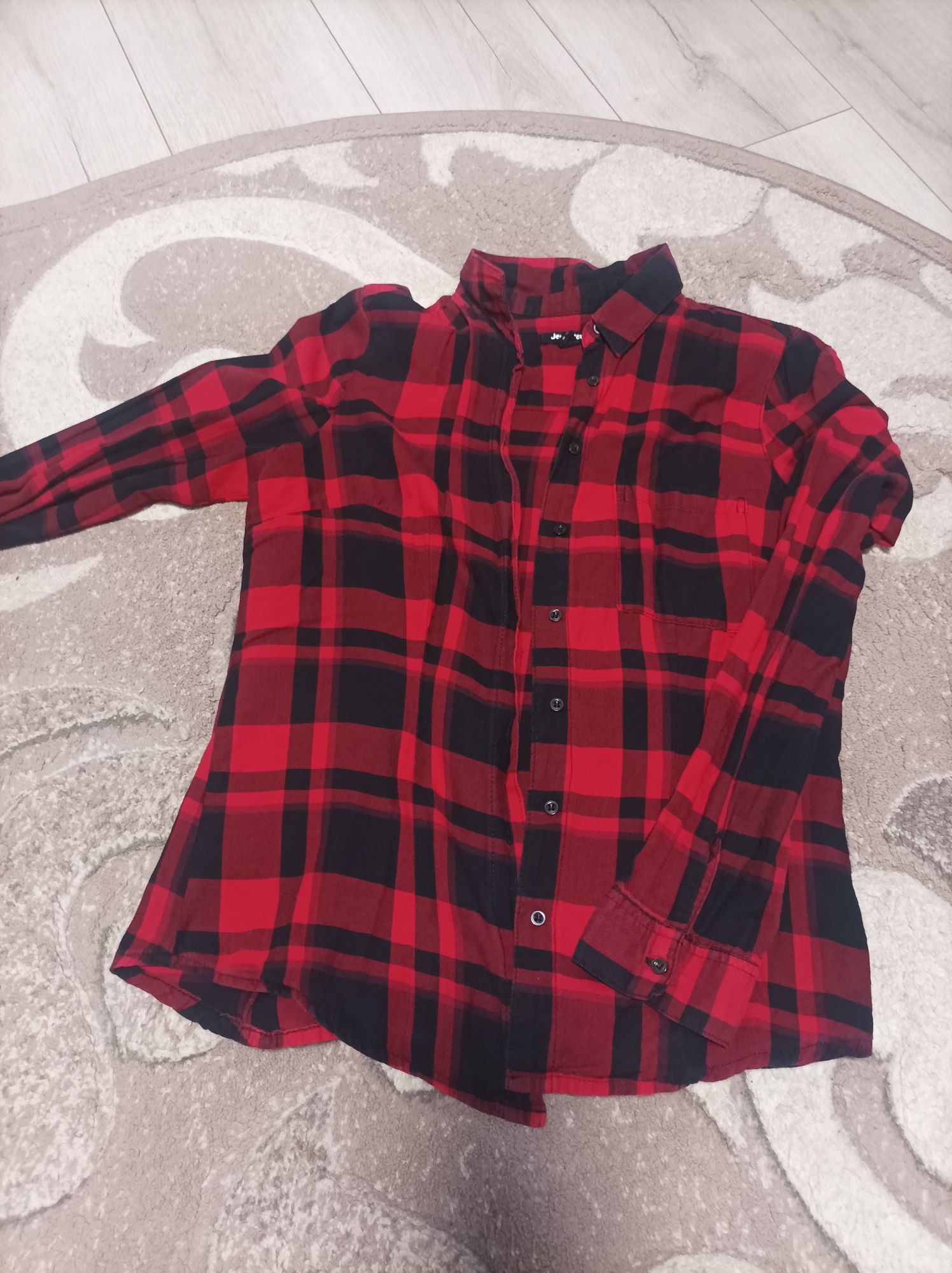 Джинсова укорочена куртка і кофта за 50 грн.  Продам чотири сорочки за