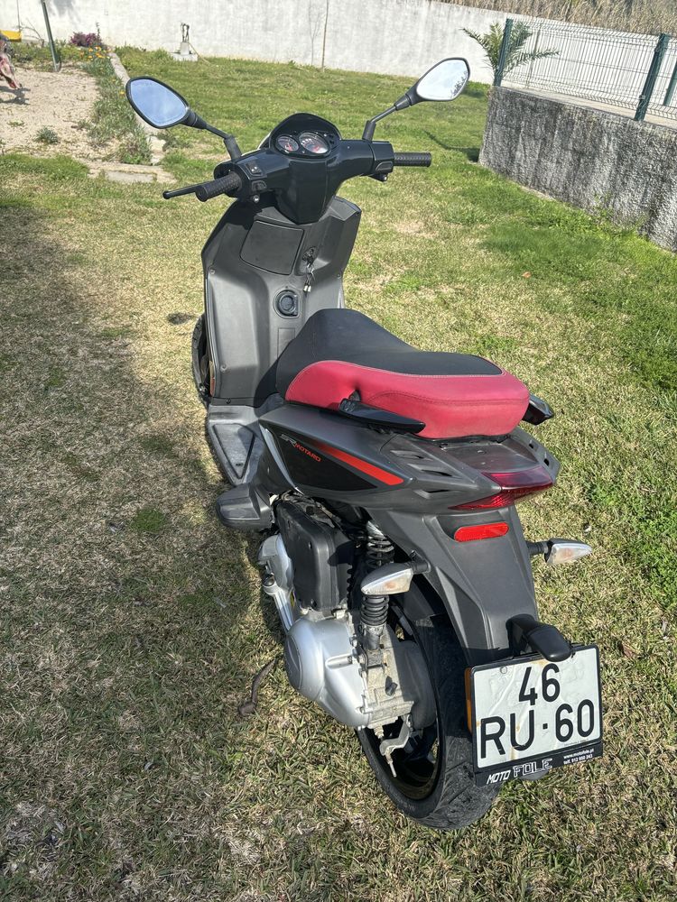 Aprilia 125 SR Motard - Scooter