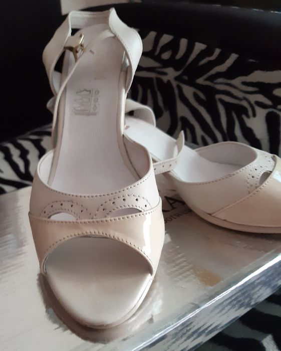 Босоножки женские