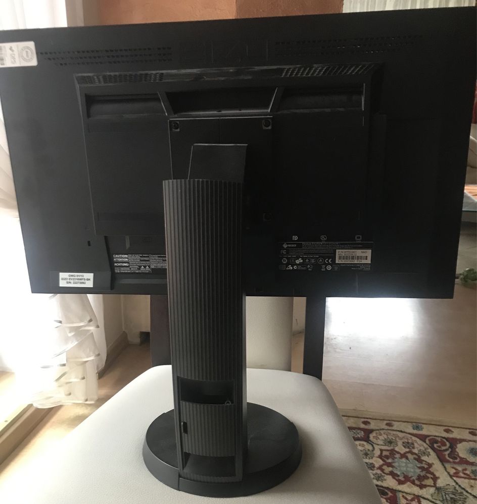 Monitor LCD 58 cm