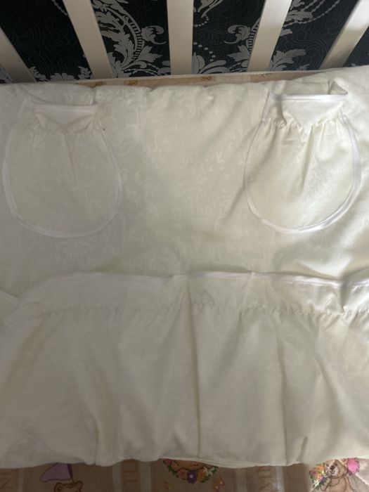 Набір в ліжечко молочного кольору із одіялом та балдахіном