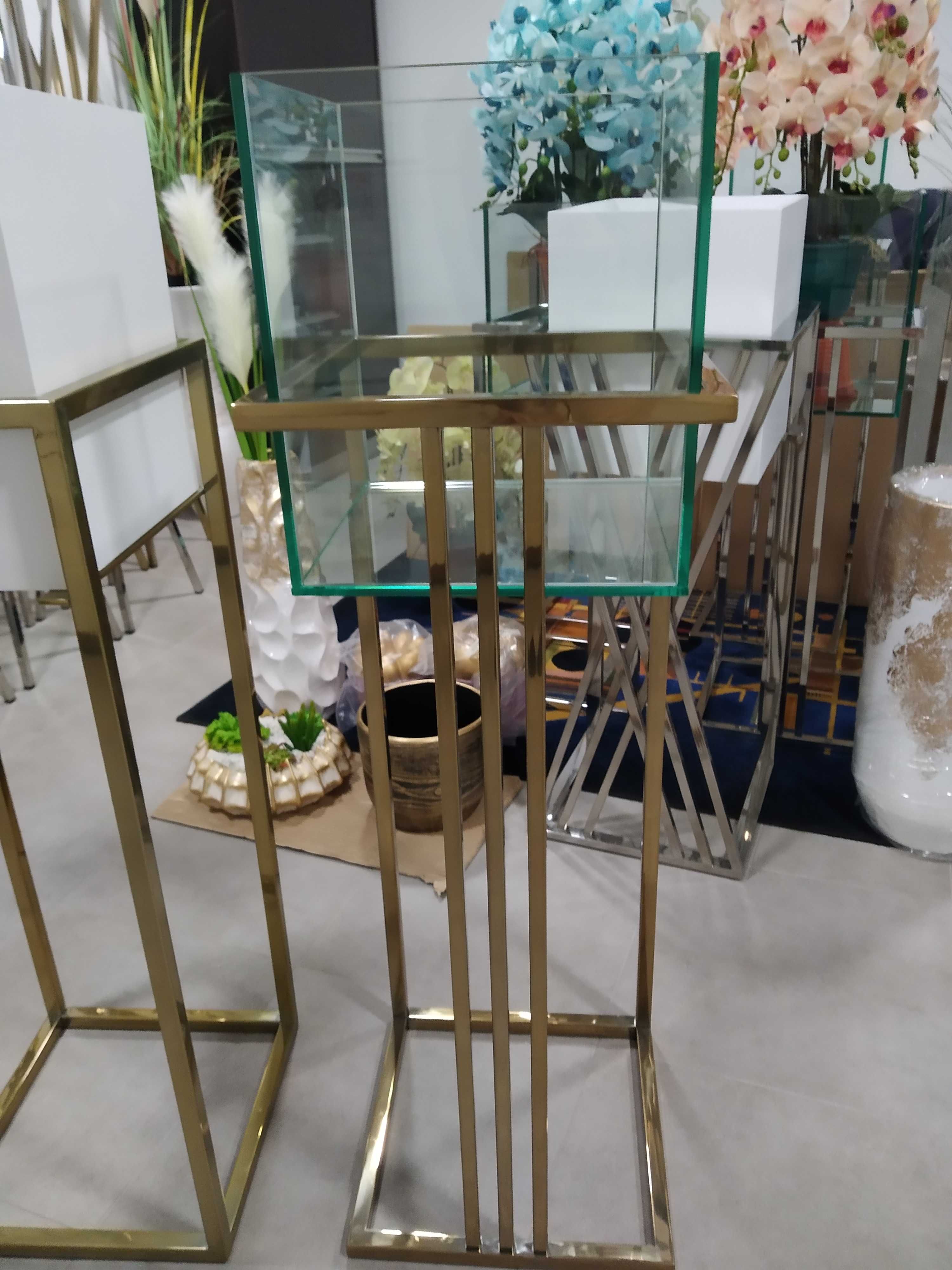 Floreiras e cabides em inox dourado brilhante