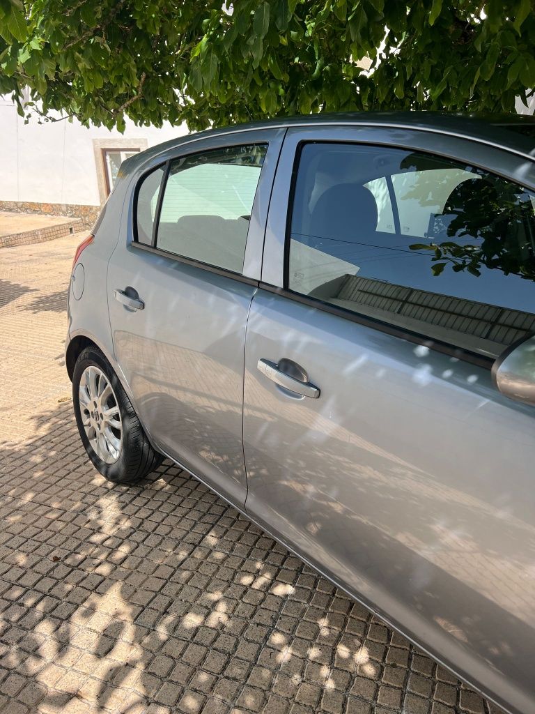 Opel corsa 1.2 enjoy 2009