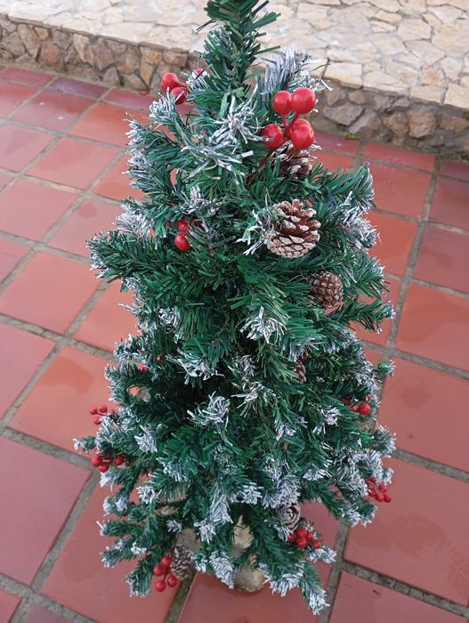 Árvore de natal com pinhas