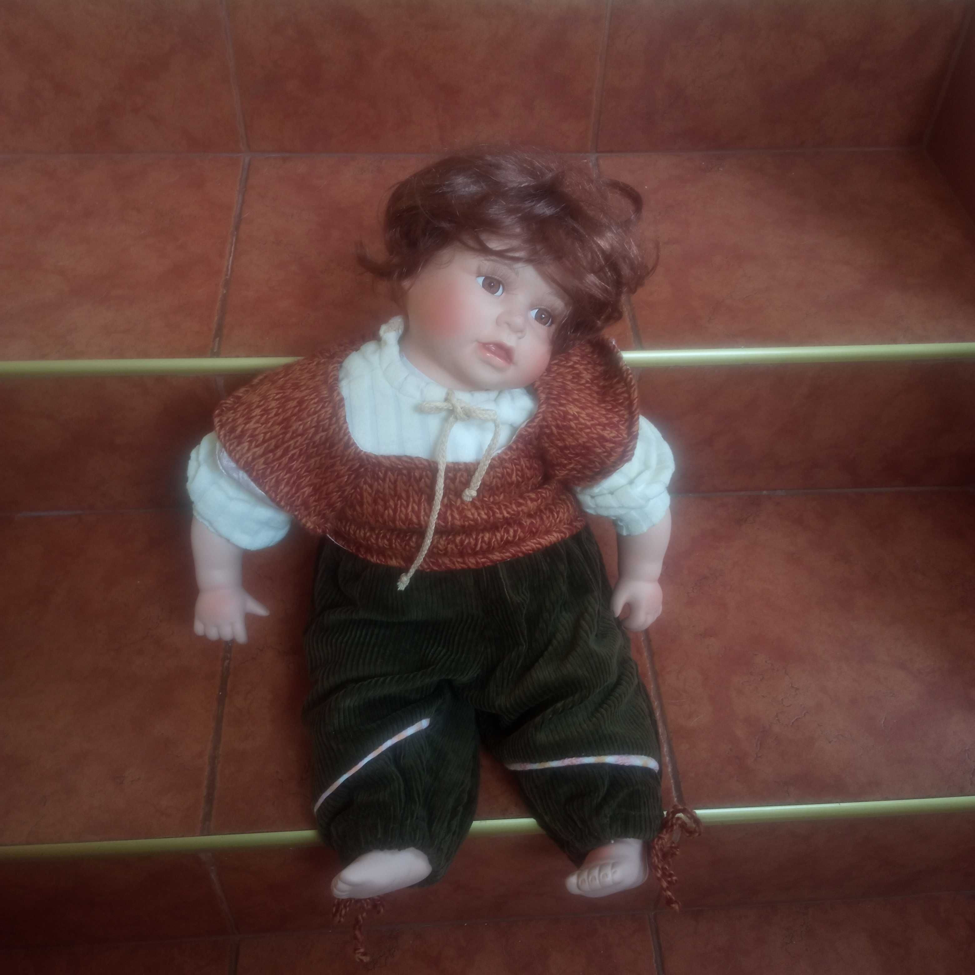 Кукла из фарфора большого размера