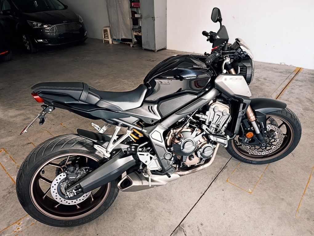 Honda CB650R (extras/poucos kms)