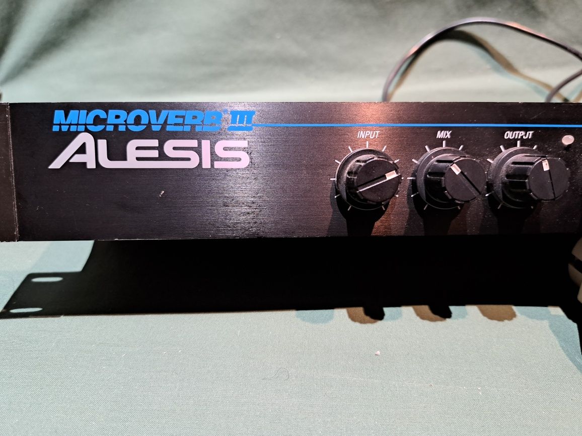 Mikroverb 111 Alesis reverb delay