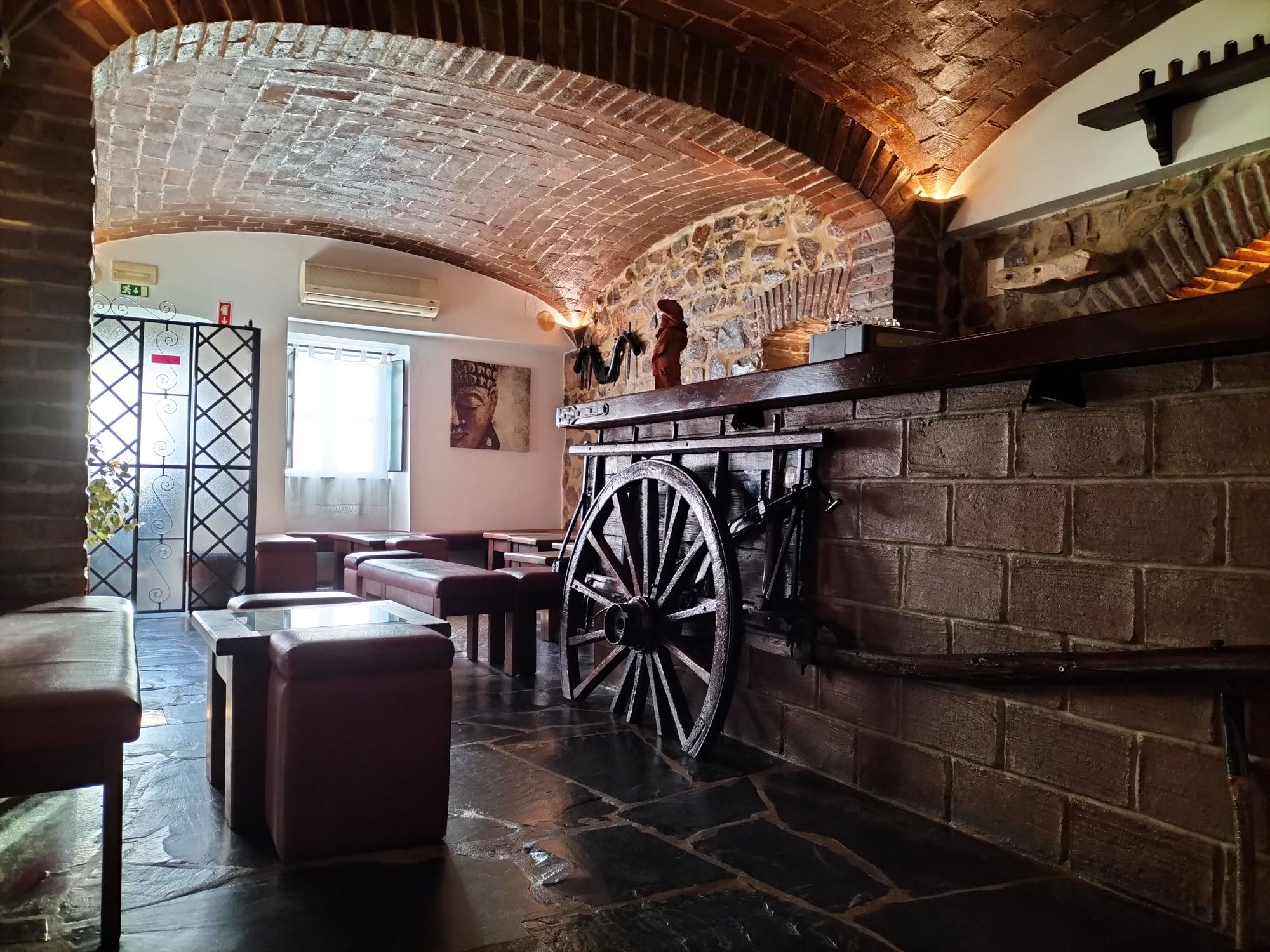 Vende-se prédio com restaurante no Alentejo