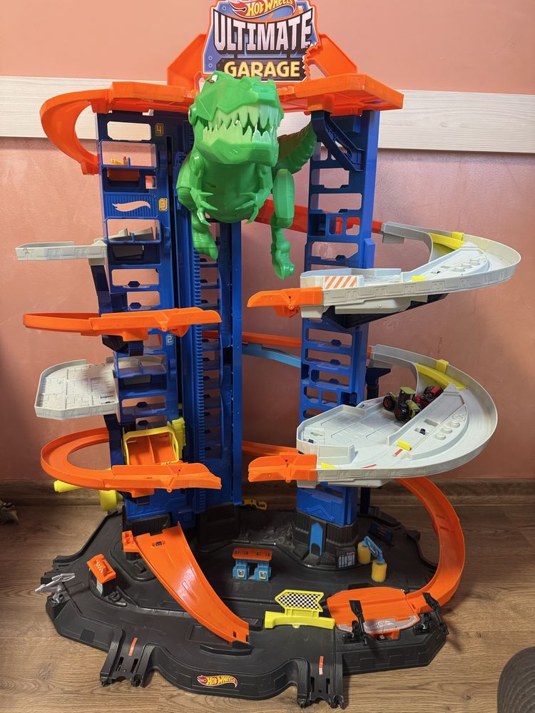 Трек hot wheels, парковка