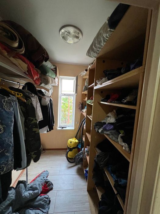 Продаю дом, который строили для себя- капитальный, все коммуникации!