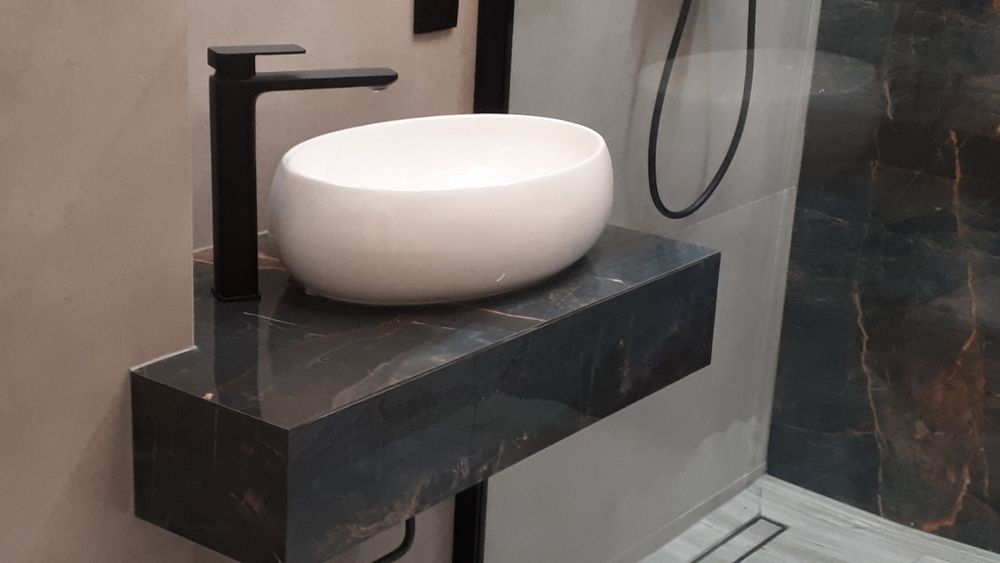 Układanie płytek, prace hydrauliczne , remont łazienek .