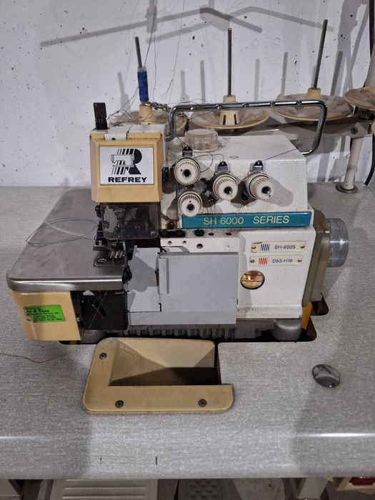 Máquina de corte e cose