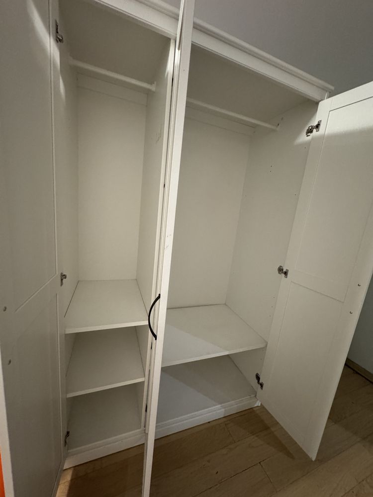 Szafa 3 drzwiowa biała drewniana Ikea z lustrem lustro