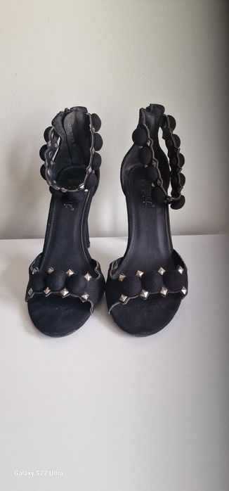 Взуття оптом кросовки черевики туфлі