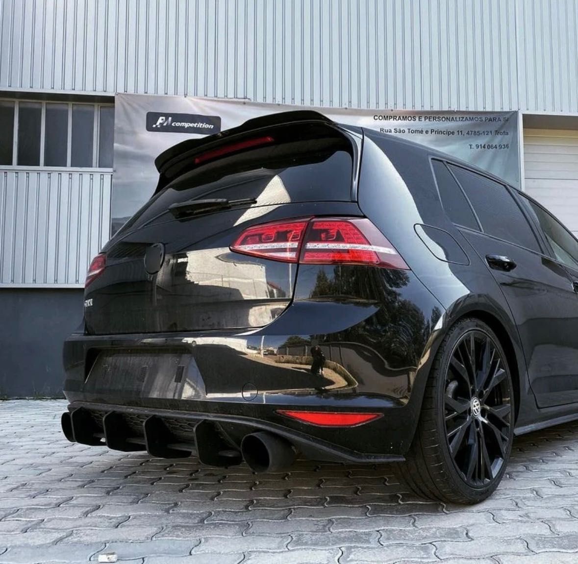 Диффузор на задний бампер Volkswagen Golf 7 GTI  накладка на бампер