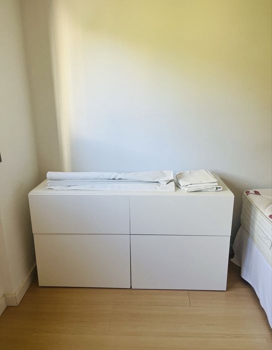 Armario ikea com gavetas e portas