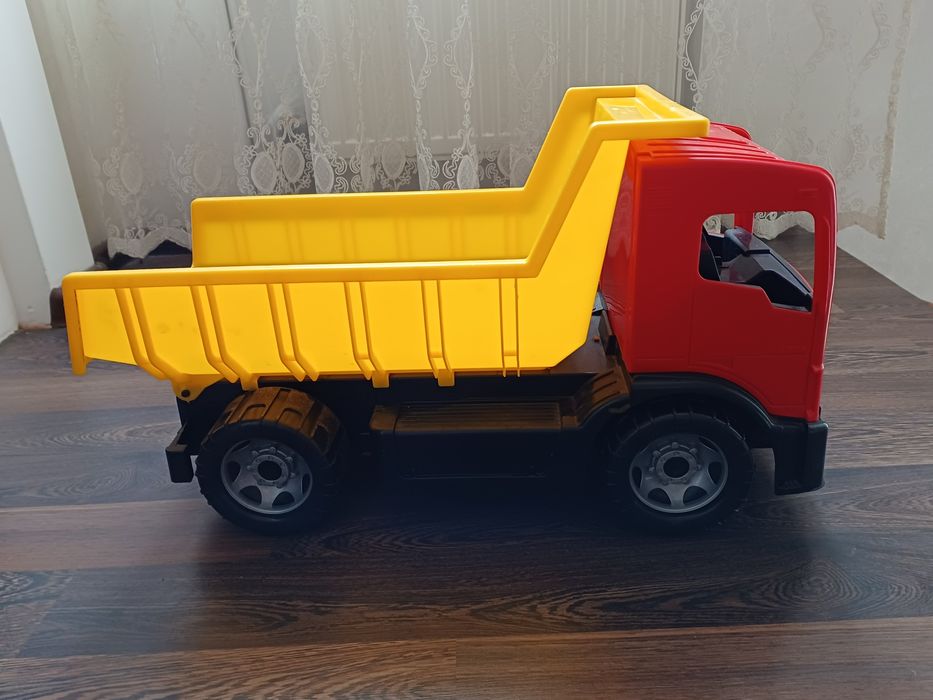 Дитяча машина велика