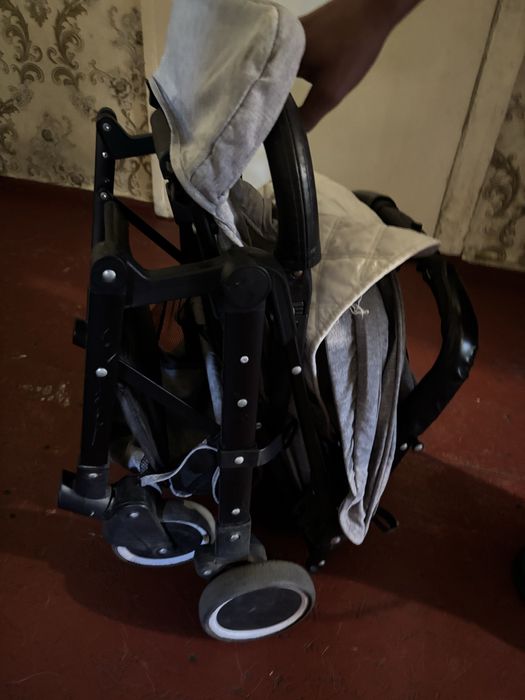 Прогулянкова коляска