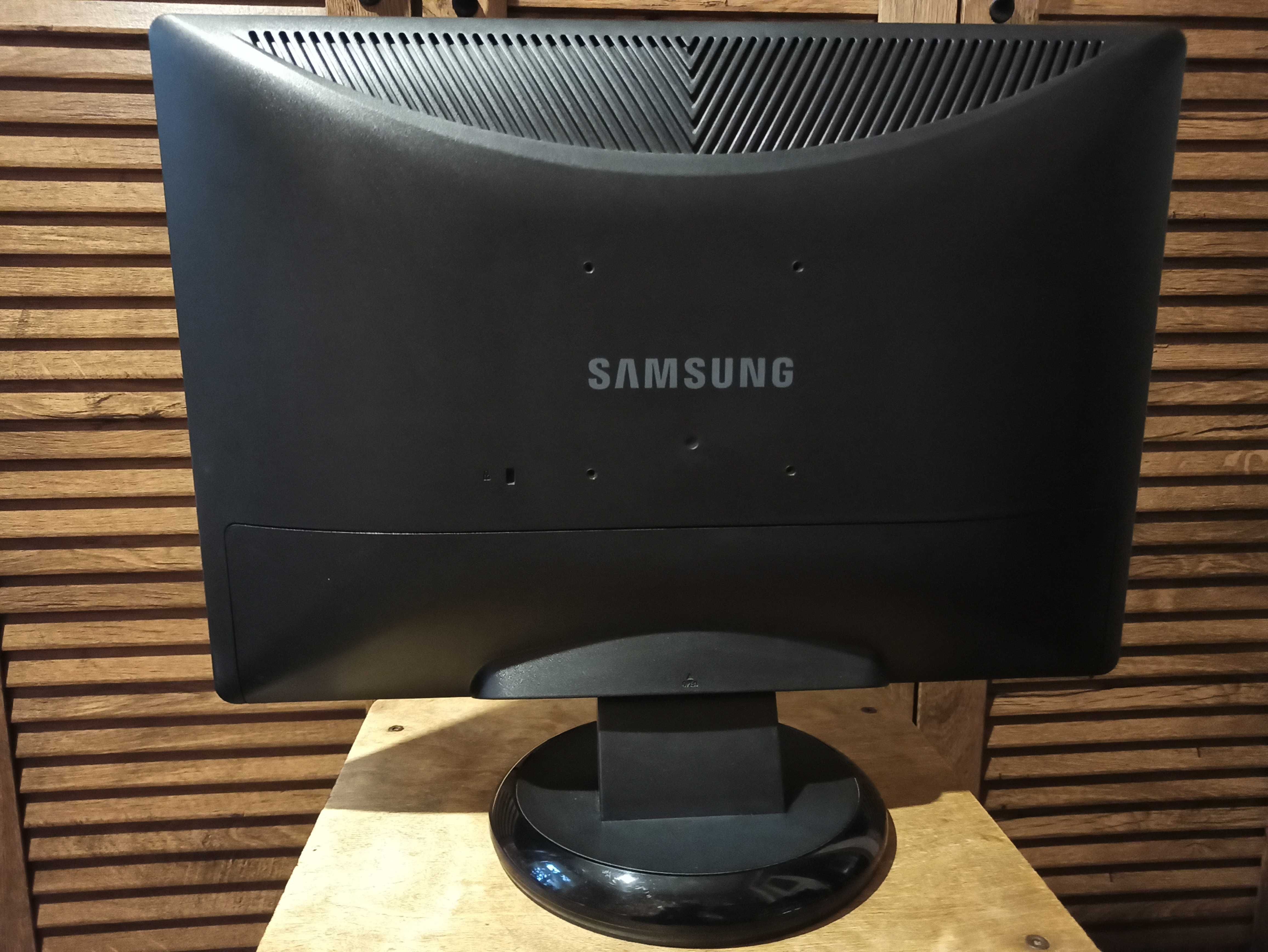 Монитор Samsung SyncMaster 226BW
