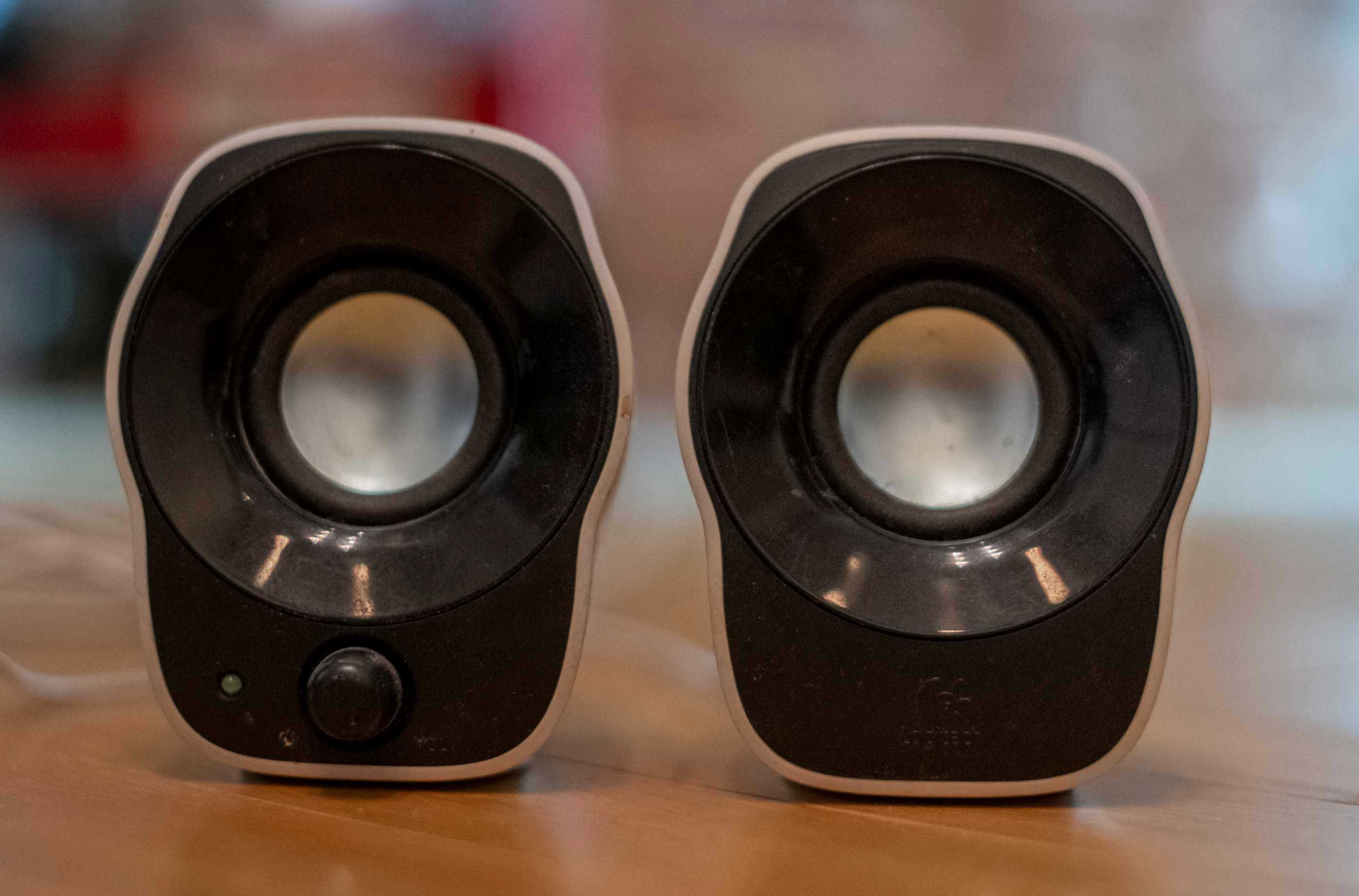 Logitech Stereo Speakers Z120 Model name: S-00109 Kompaktowe głośniki